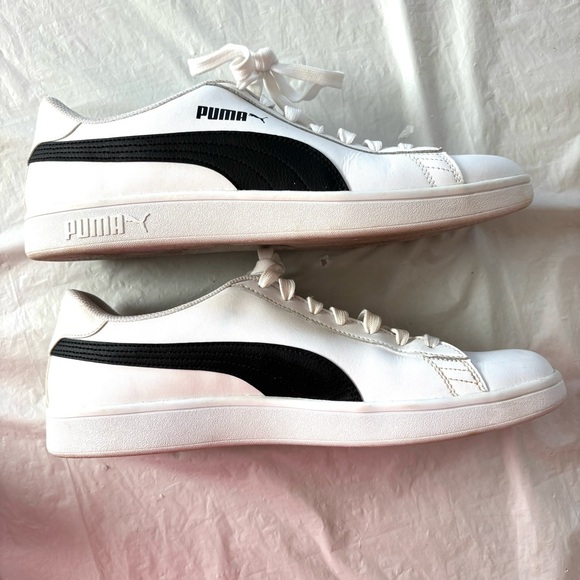 PUMA White and Black Low-Top Sneakers SZ 11 Worn 1X Indoors - Picture 13 of 15